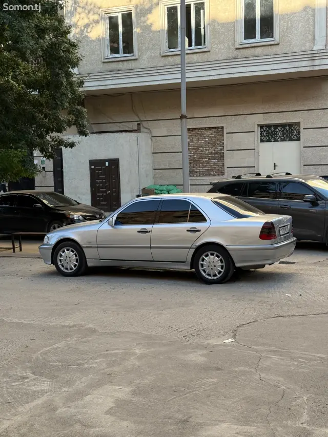 Mercedes-Benz C class 2000 · 2.4 AT