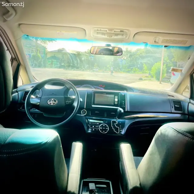 Toyota Estima 2016 · 2.4 AT
