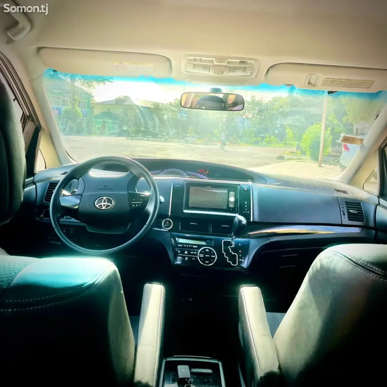 Toyota Estima 2016 · 2.4 AT