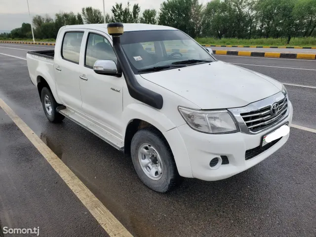 Toyota Hilux 2015 · 2.7 MT