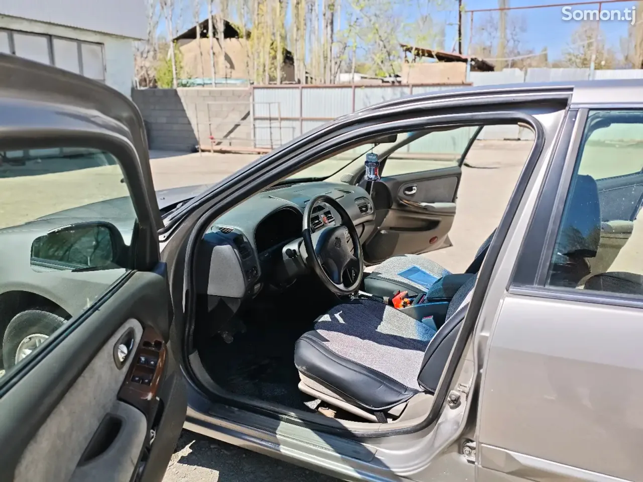 Nissan Maxima 2000 · 2.5 AT