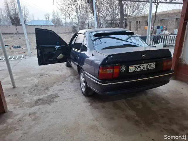 Opel Vectra A 1993 · 1.8 MT