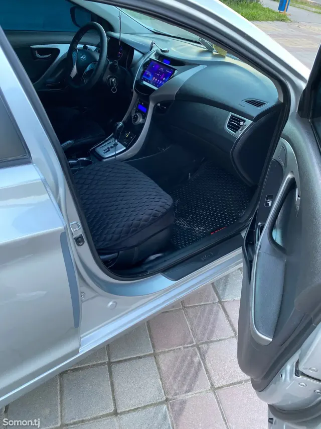 Hyundai Avante 2013 · 1.6 AT