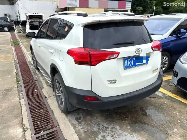 Toyota RAV 4 2015 · 2.0 AT