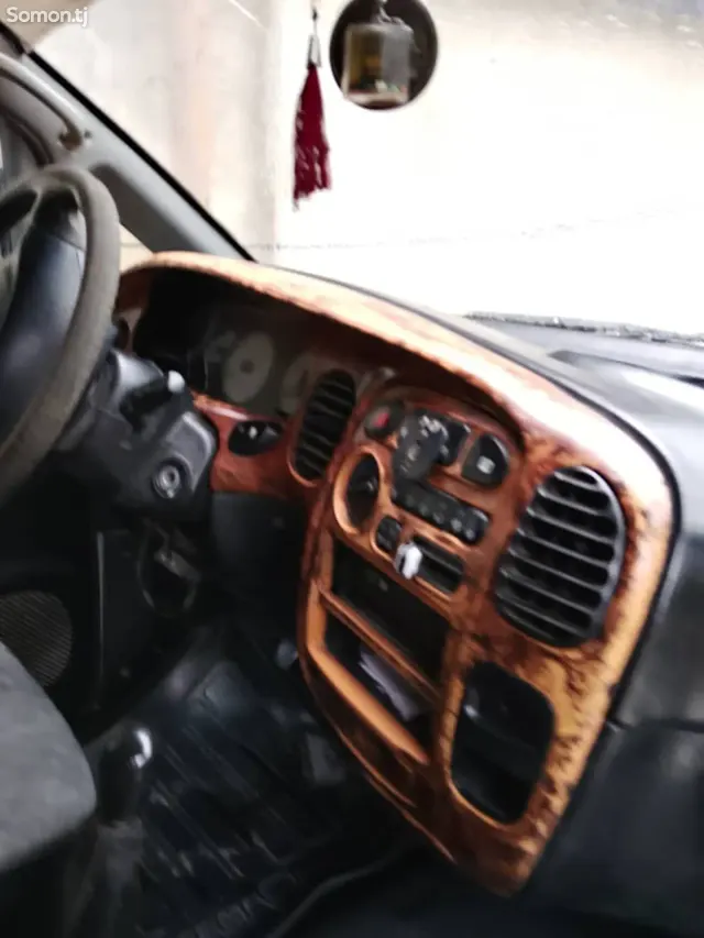 Hyundai Staria 2000 · 2.0 MT