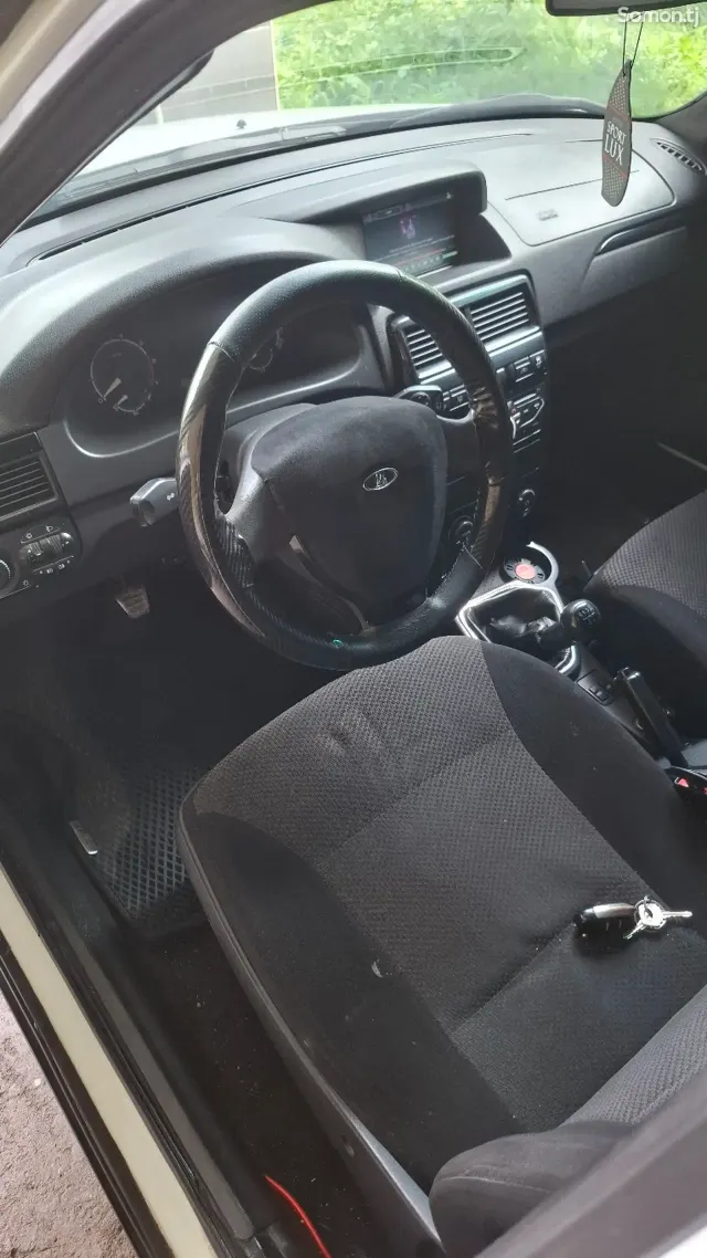 Lada (ВАЗ) Priora 2013 · 1.6 MT