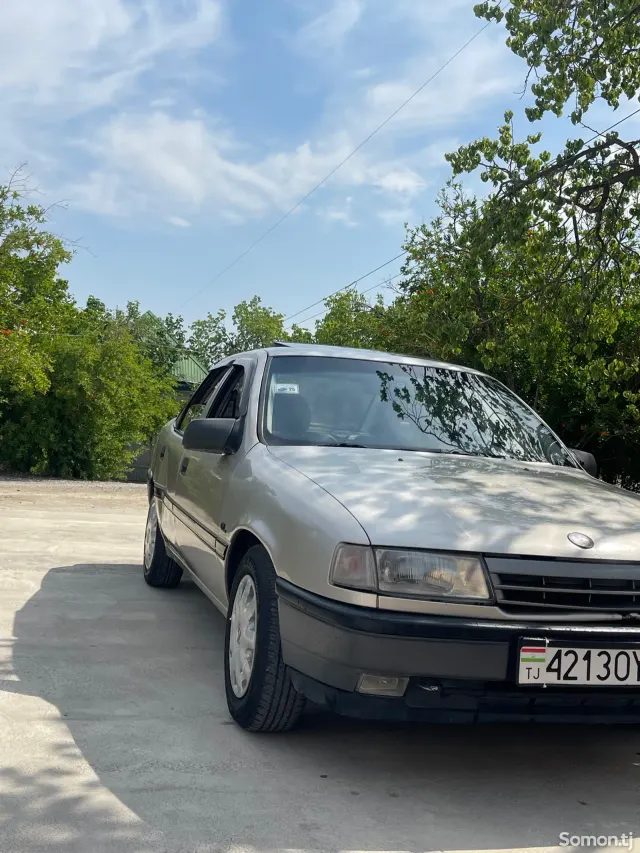 Opel Vectra A 1992 · 1.6 MT