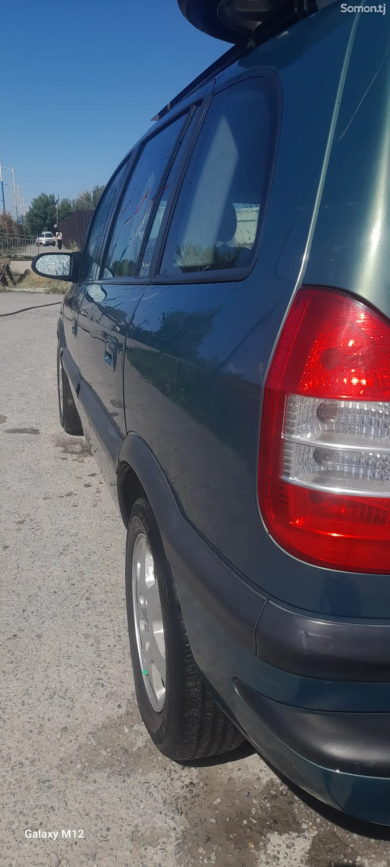 Opel Zafira 2003 · 1.6 MT