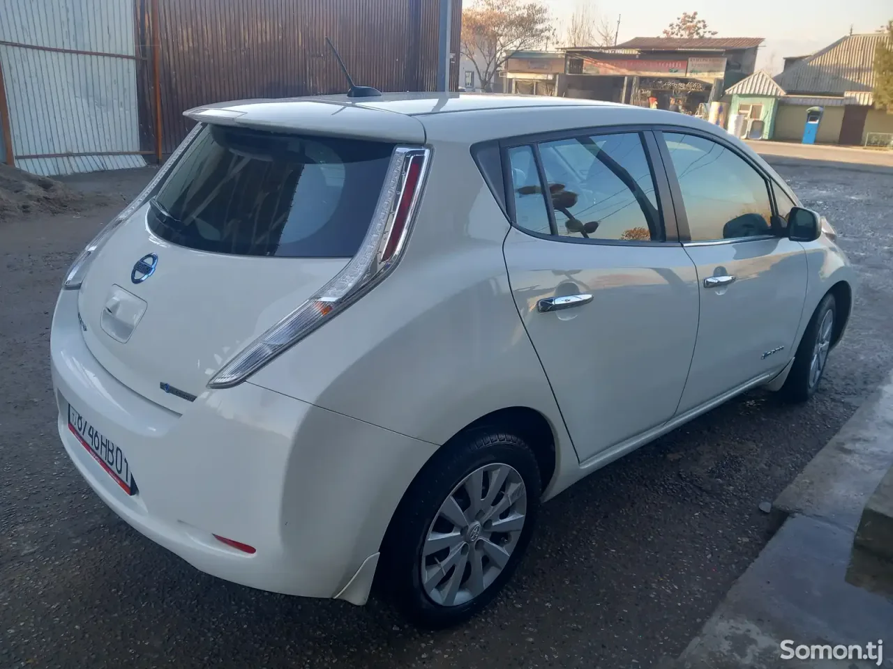 Nissan Leaf 2017 · AT