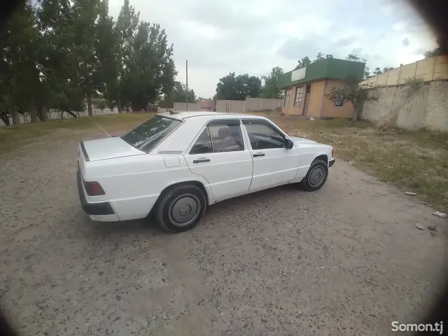 Mercedes-Benz W201 1991 · 2.2 MT