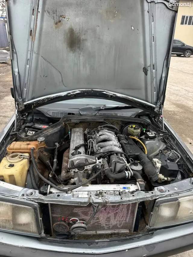 Mercedes-Benz W201 1988 · 2.9 MT