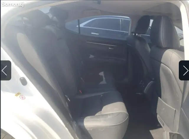 Lexus ES series 2016 · 2.5 AT