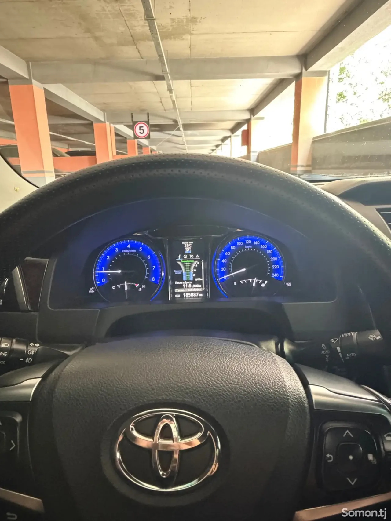 Toyota Camry 2015 · 2.5 AT