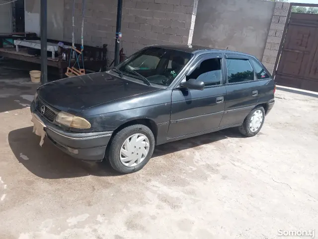 Opel Astra F 1997 · 1.6 MT