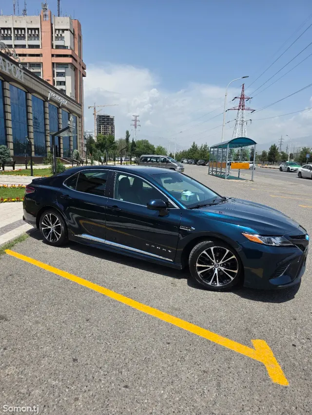 Toyota Camry 2018 · 2.5 AT
