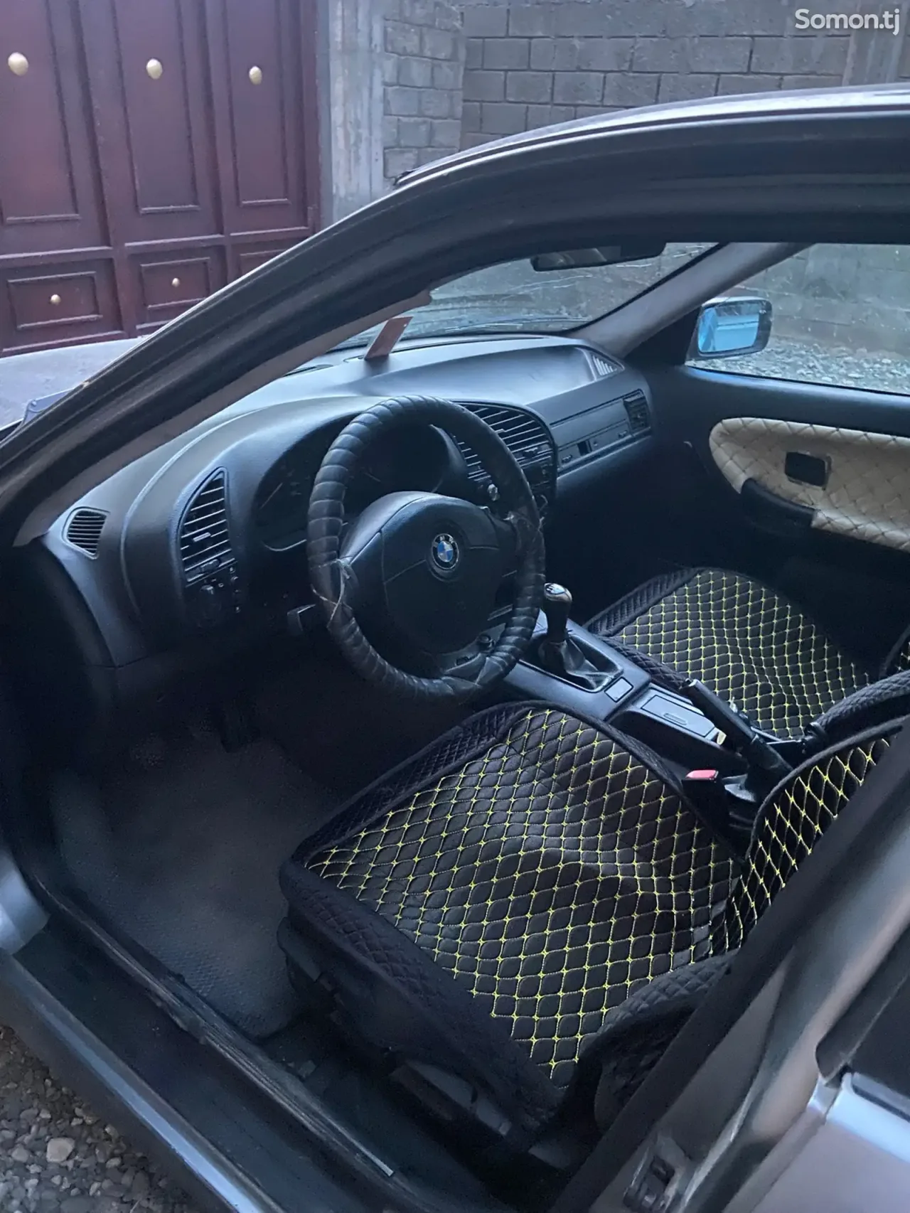 BMW 3 series 1992 · 1.6 MT