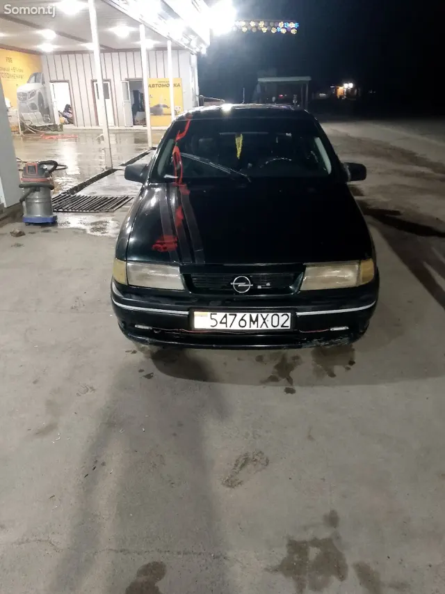 Opel Vectra A 1994 · 1.6 MT