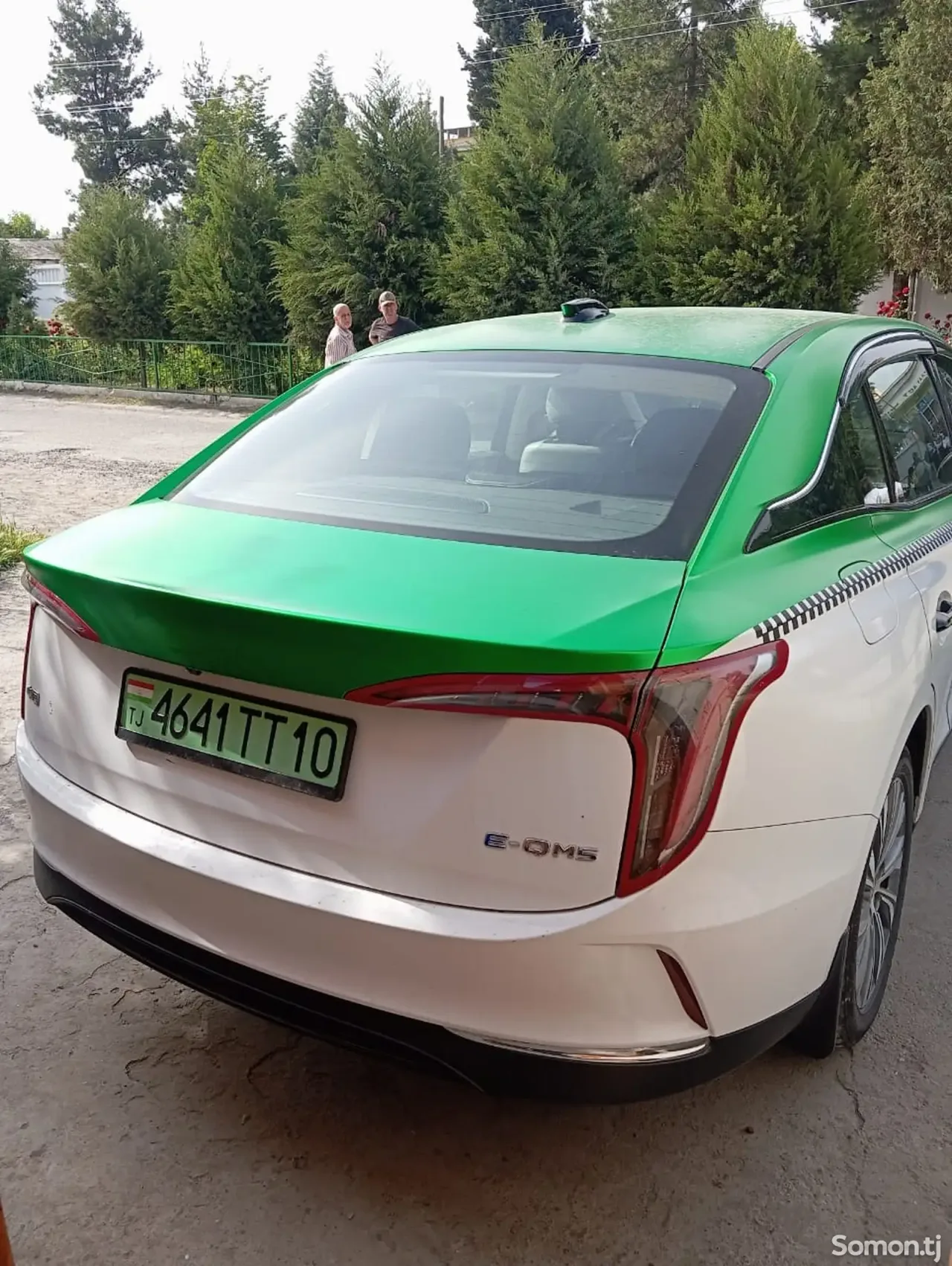 Hongqi E-QM5 2025 · AT