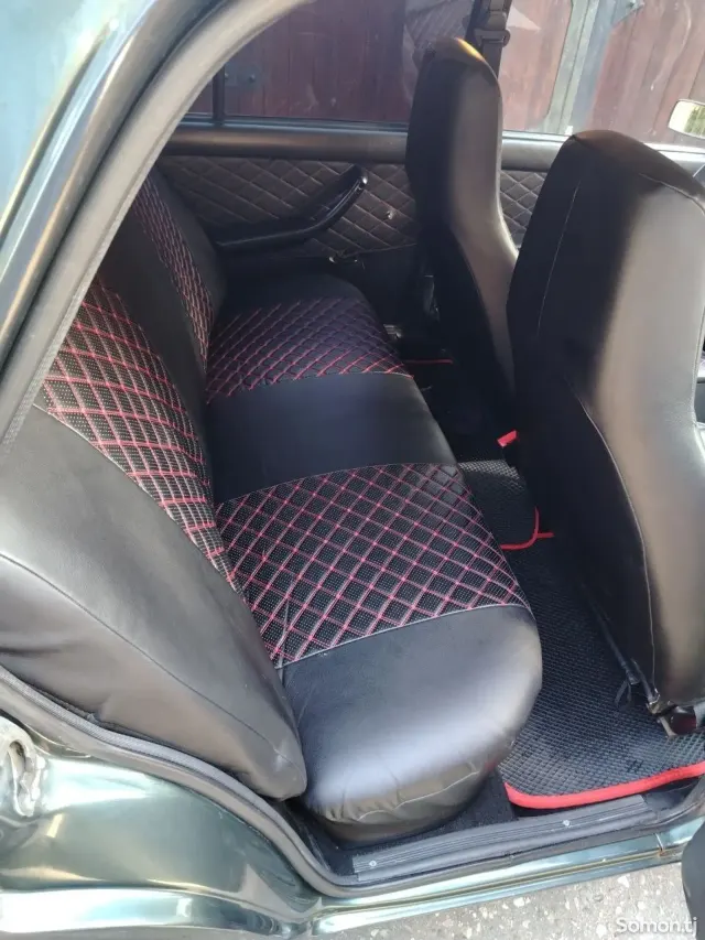 Lada (ВАЗ) 2107 2010 · 1.6 MT