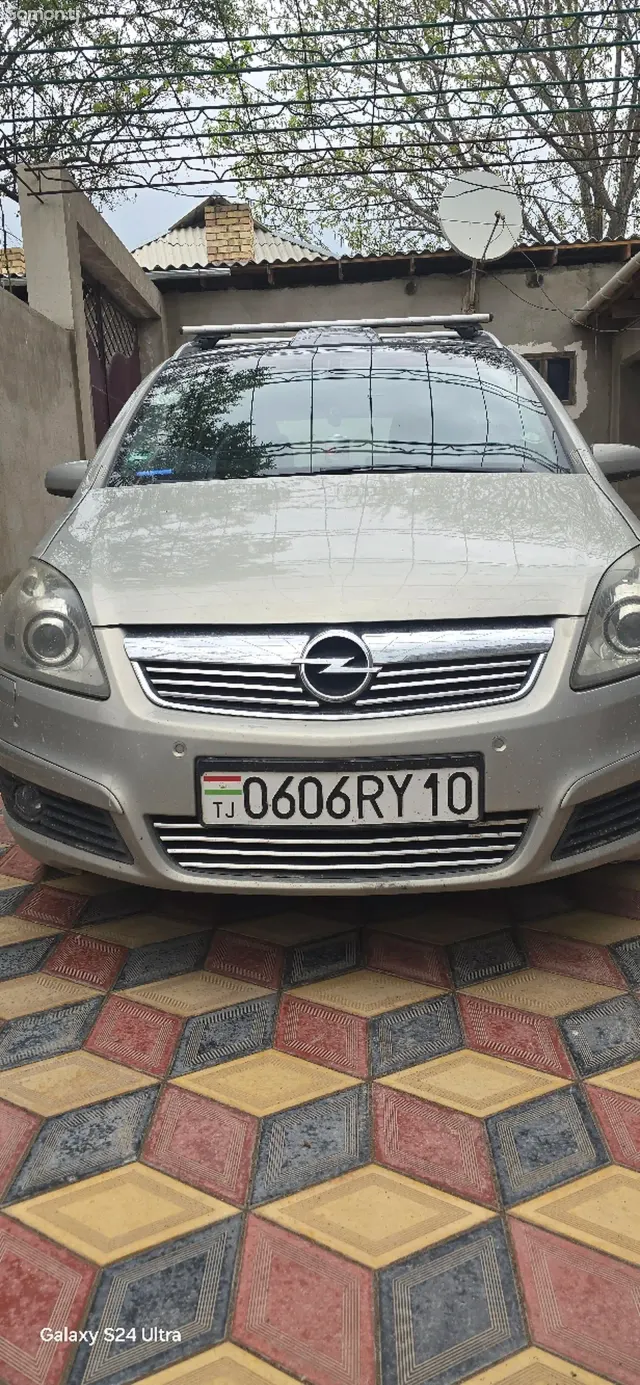 Opel Zafira 2006 · 2.2 MT