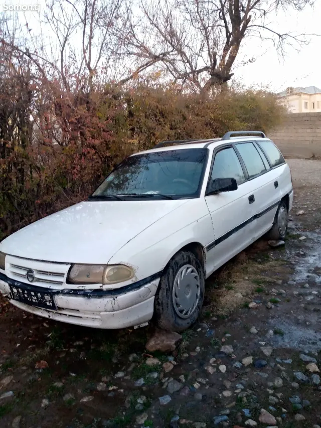 Opel Astra F 1992 · 1.6 MT