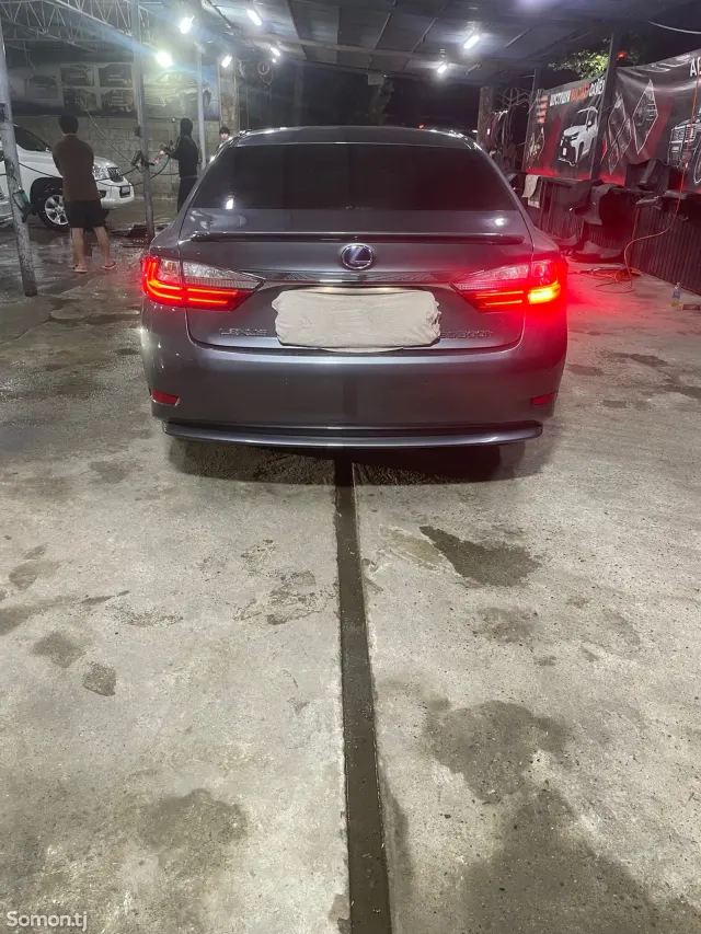 Lexus ES series 2017 · 2.5 AT
