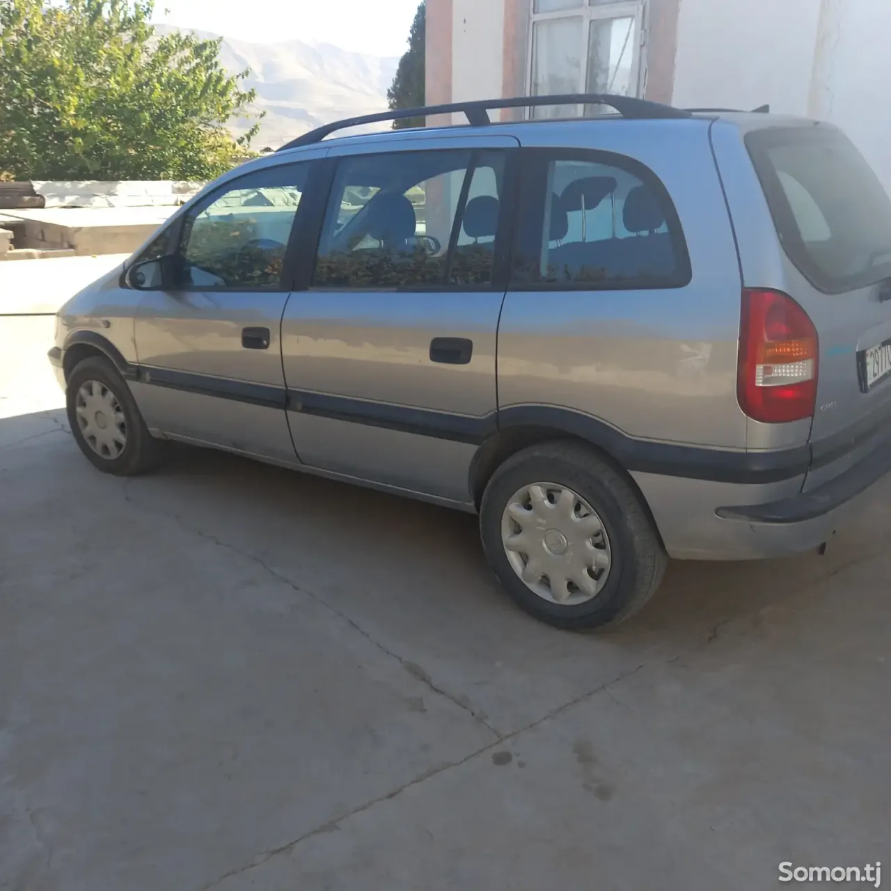 Opel Zafira 1999 · 1.8 MT