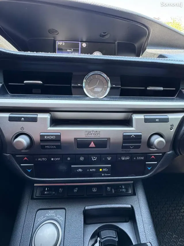 Lexus ES series 2013 · 2.5 AT