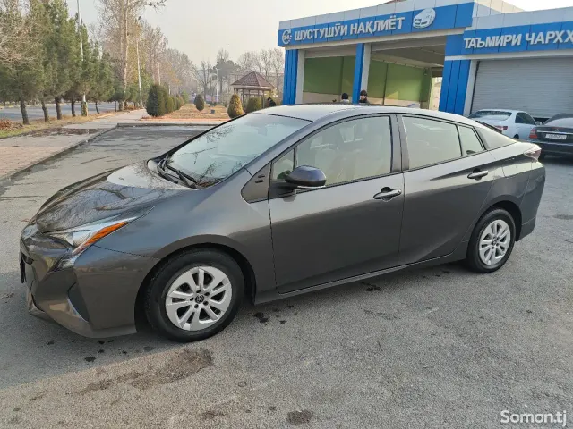 Toyota Prius 2016 · 1.8 AT