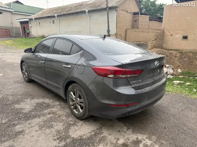 Hyundai Avante 2015 · 1.6 AT