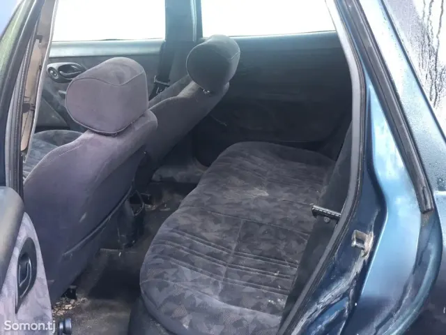Ford Mondeo 1994 · 1.8 MT