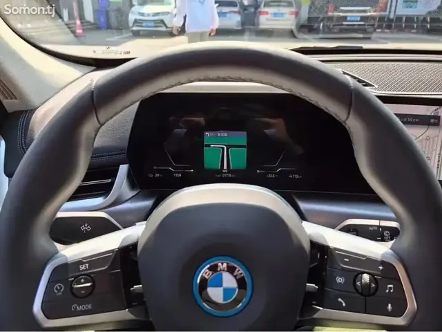 BMW iX 2025 · AT