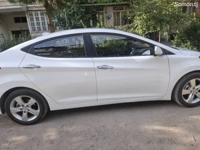 Hyundai Avante 2012 · 1.6 AT