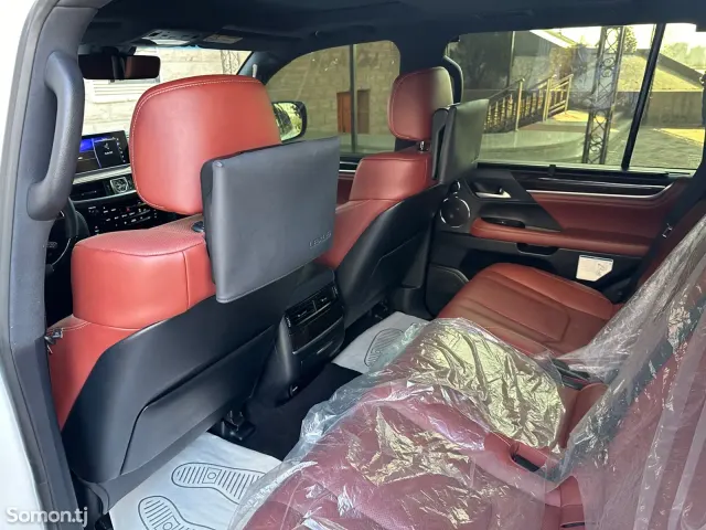 Lexus LX series 2022 · 5.7 AT