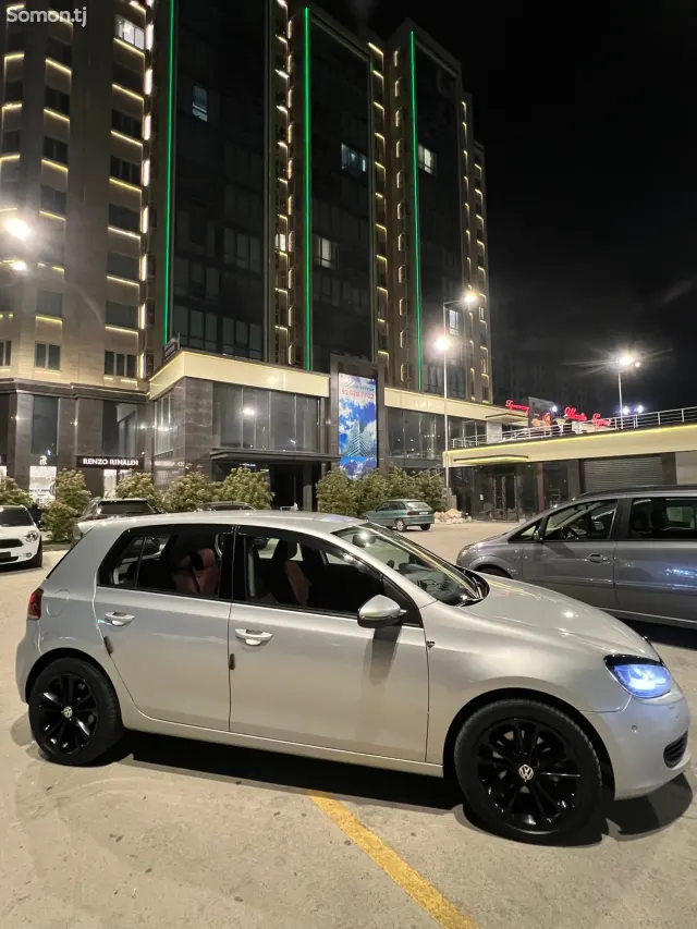 Volkswagen Golf 2012 · 1.6 AT