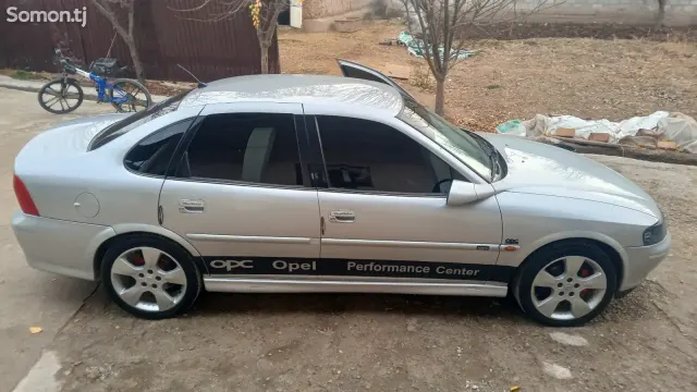 Opel Vectra B 2000 · 1.8 MT