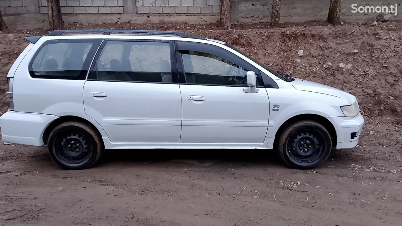 Mitsubishi Grandis 1998 · 2.4 AT