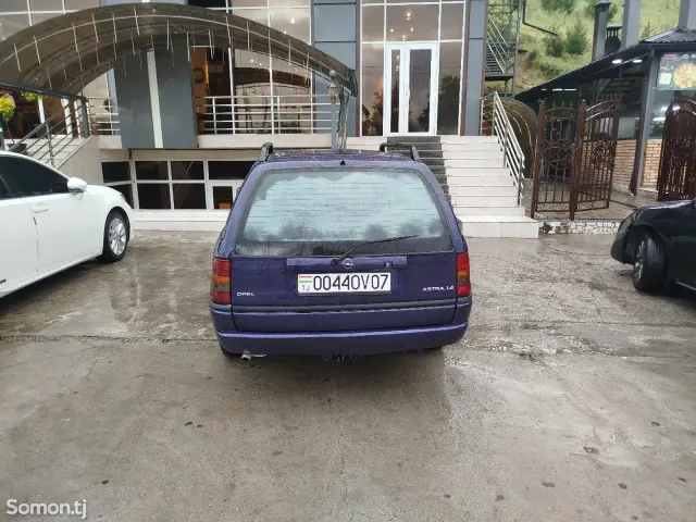 Opel Astra F 1995 · 1.6 MT