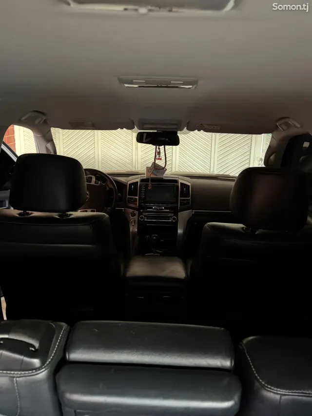 Toyota Land Cruiser 2015 · 4.7 AT