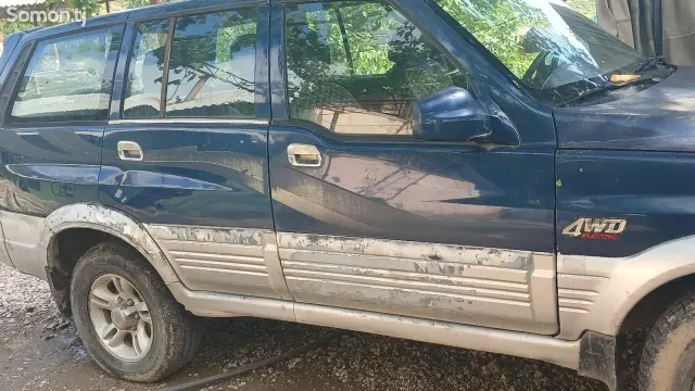 Ssang Yong Musso 1993 · 1.8 MT