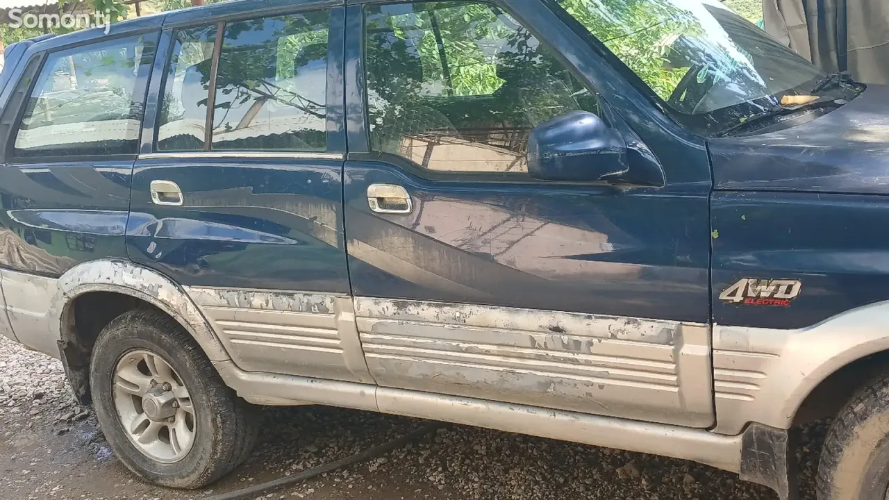 Ssang Yong Musso 1993 · 1.8 MT