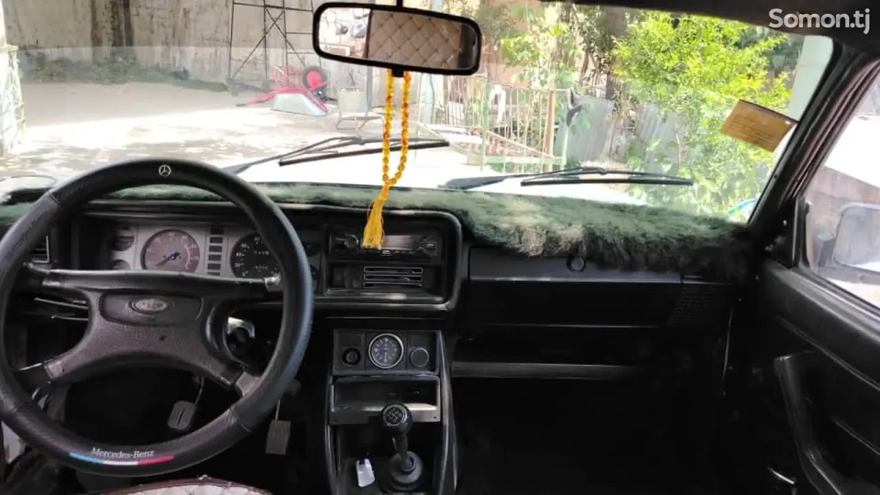 Lada (ВАЗ) 2107 2000 · 1.3 MT
