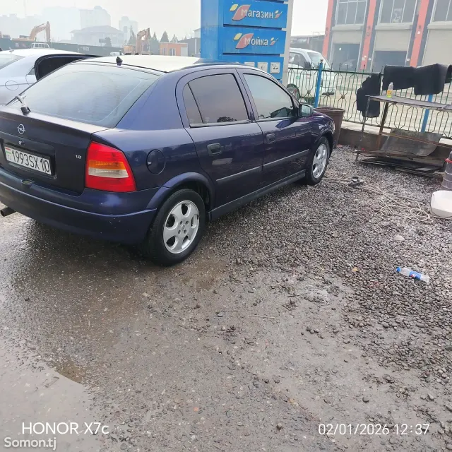 Opel Astra G 1998 · 1.6 MT