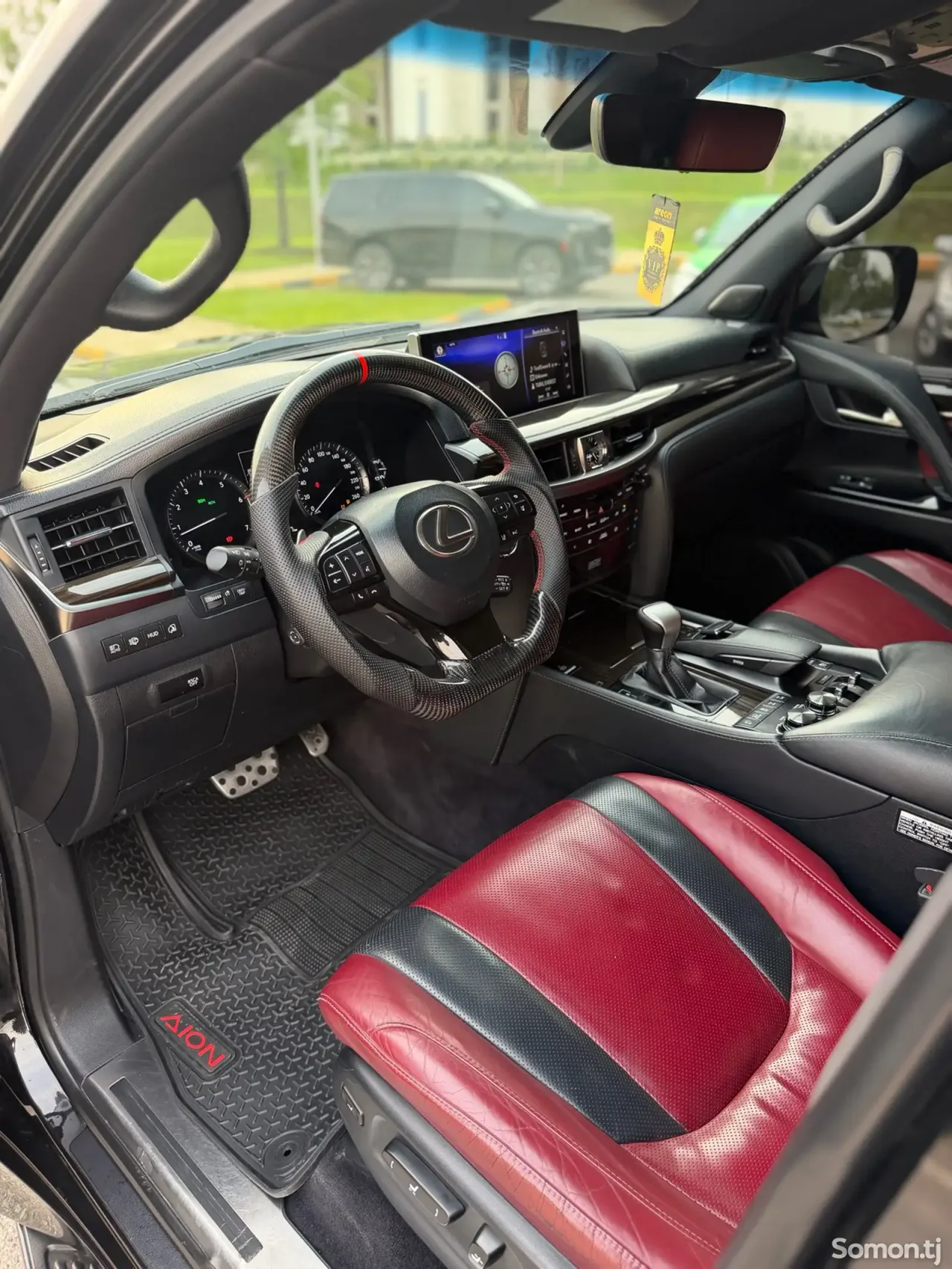Lexus LX series 2017 · 5.7 AT