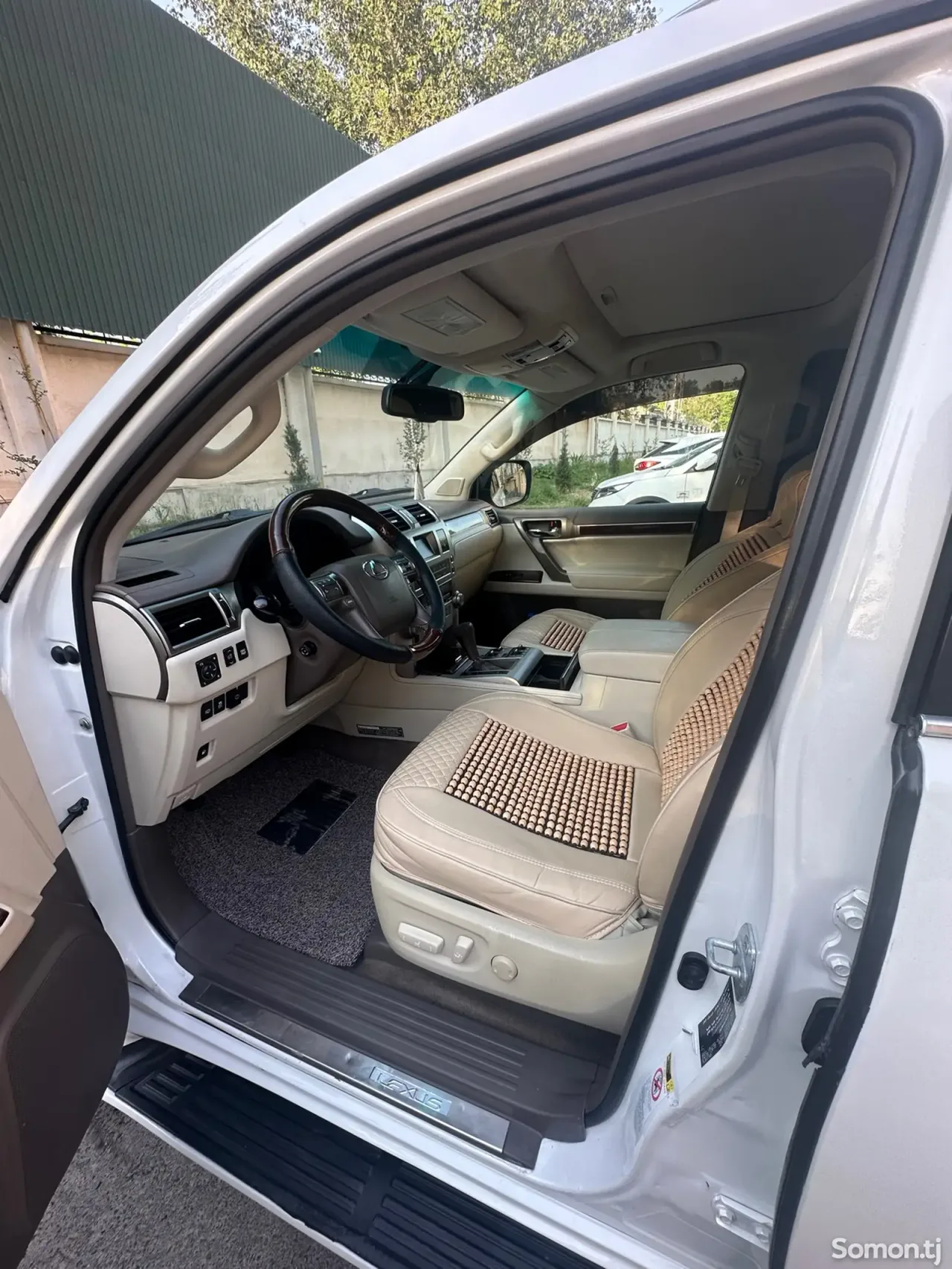 Lexus GX series 2010 · 4.6 AT