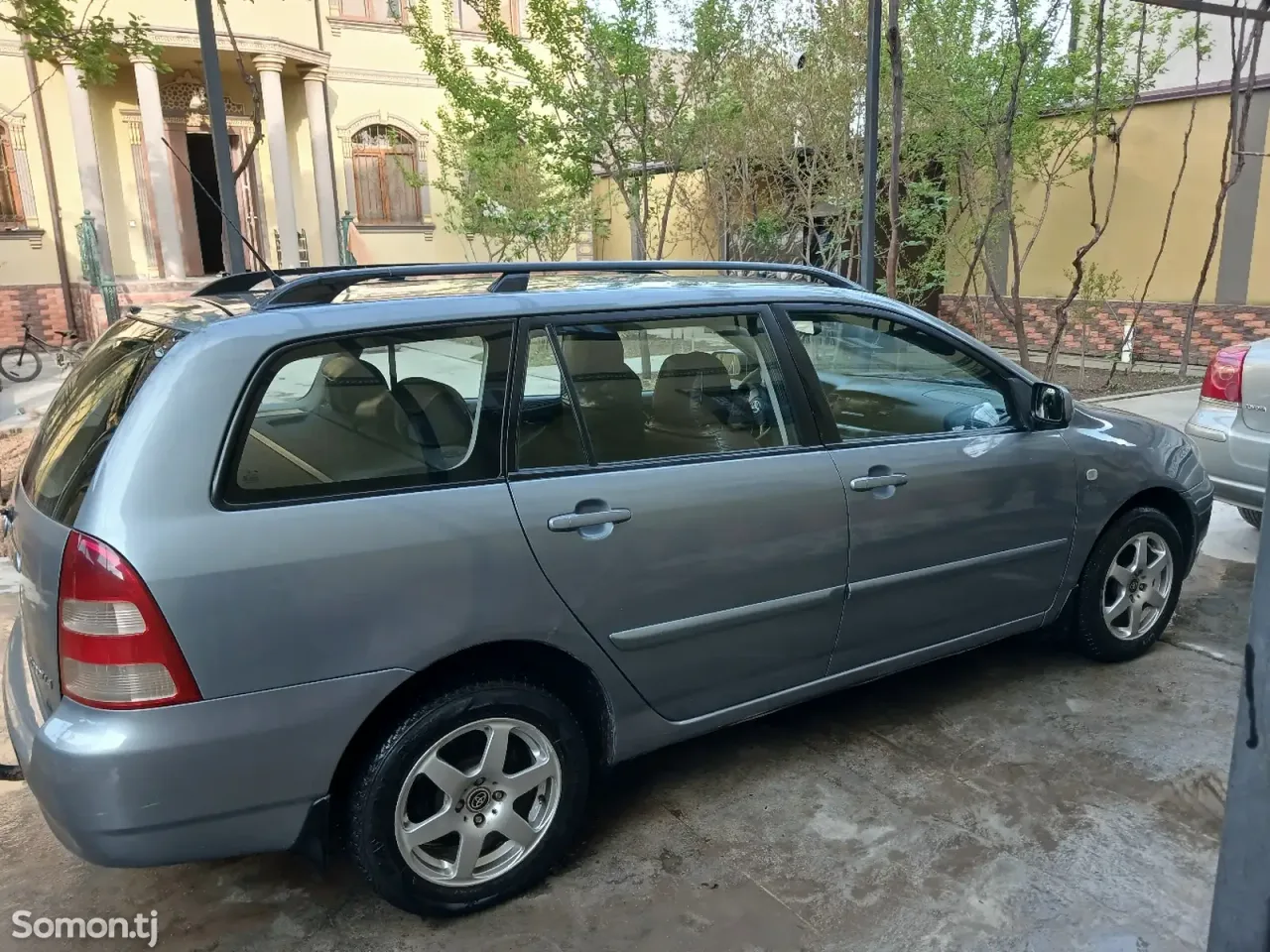Toyota Corolla 2004 · 1.6 MT