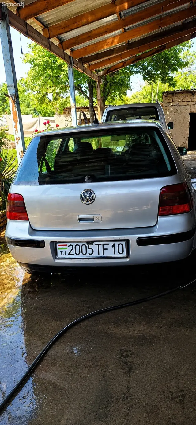 Volkswagen Golf 2000 · 1.8 AT