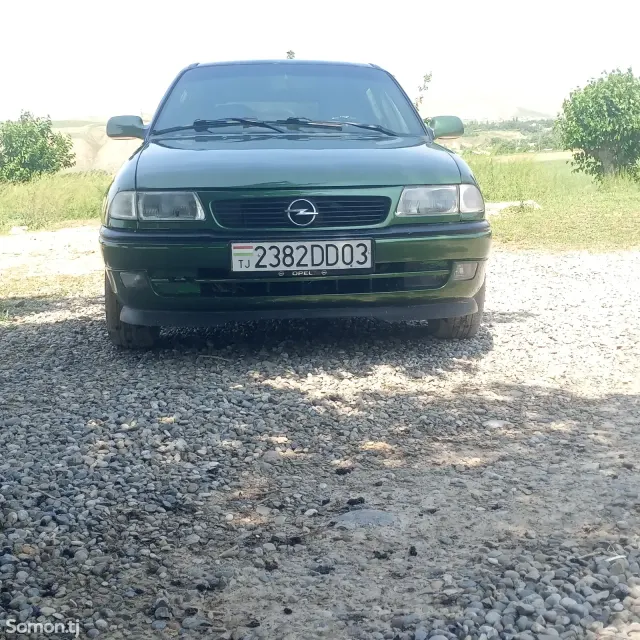 Opel Astra F 1995 · 1.6 MT