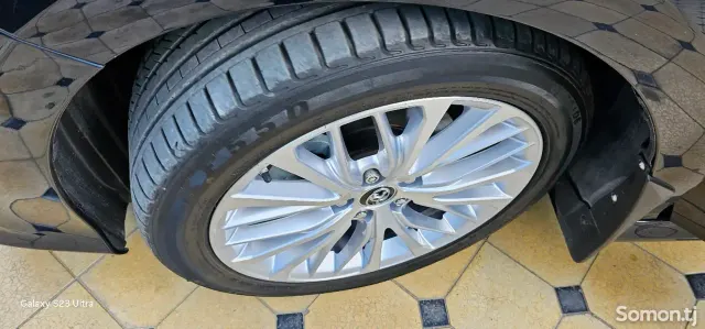 Toyota Camry 2019 · 2.5 AT