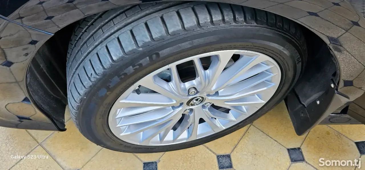 Toyota Camry 2019 · 2.5 AT